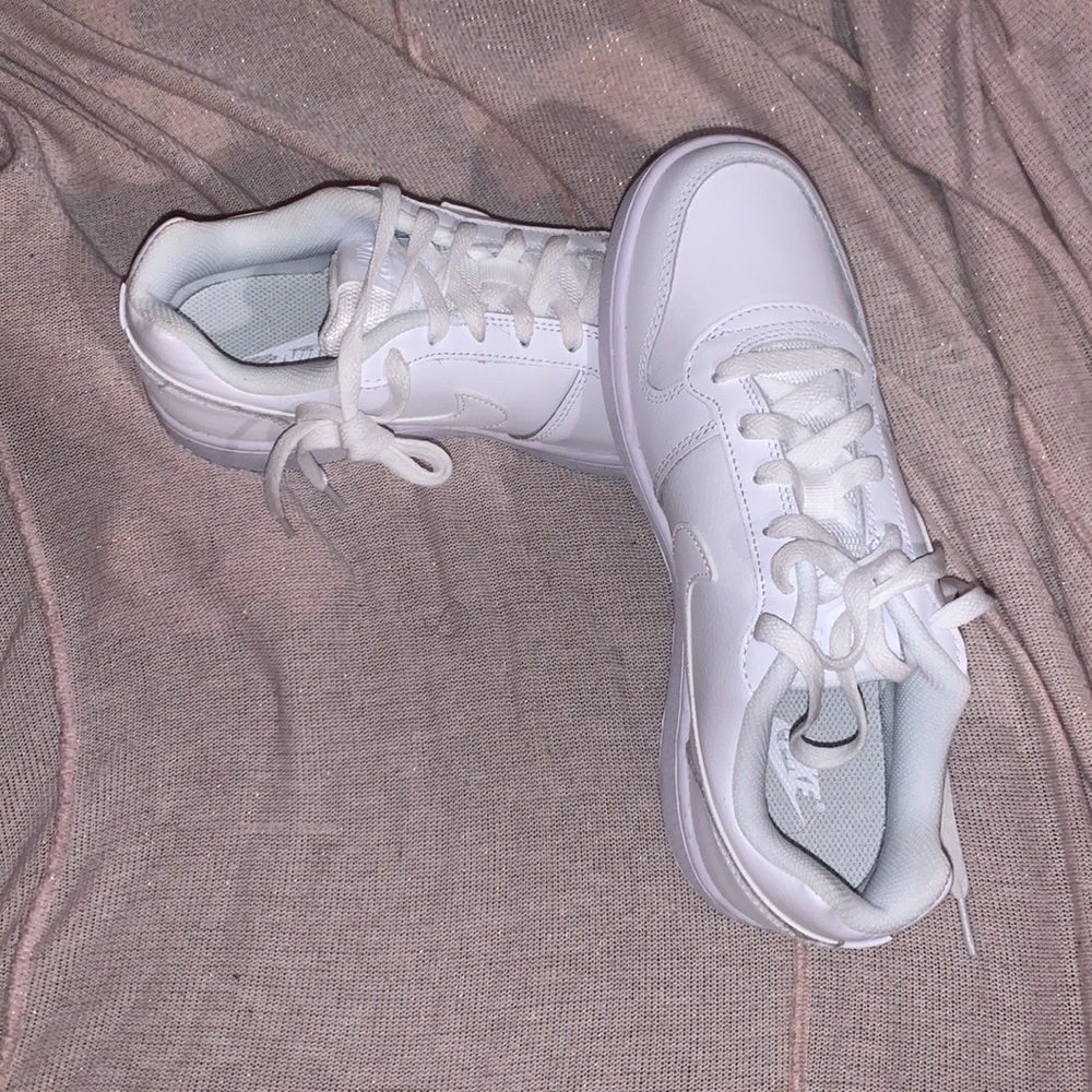 WMNS NIKE EBERNON LOW